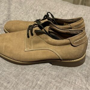 Men's Tan Lace-Up Shoes